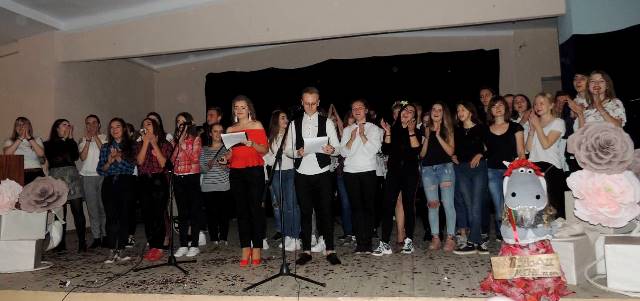 Першокурсники виголошують урочисту присягу студента факультету мистецтв